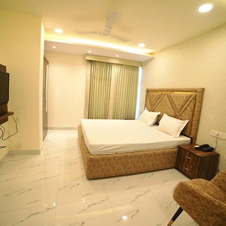לודהיאנה Ovel Hotel מראה חיצוני תמונה