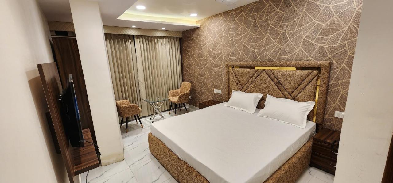 לודהיאנה Ovel Hotel מראה חיצוני תמונה