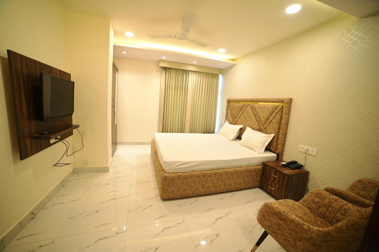 לודהיאנה Ovel Hotel מראה חיצוני תמונה